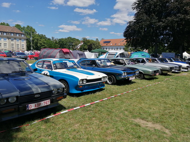 Schapschsse und Impressionen
vom vollen Parkplatz mit Capri's.
Schapshots and impressions
from the full car park with Capri's.